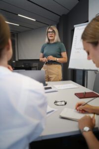 empowered-business-woman-working-city