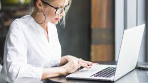 side-view-woman-working-laptop-restaurant