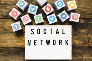 well-known-networking-icons-near-social-network-text-wooden-table